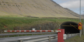 Hvalfjarðargöngum þarf að loka 270 til 300 sinnum á ári.